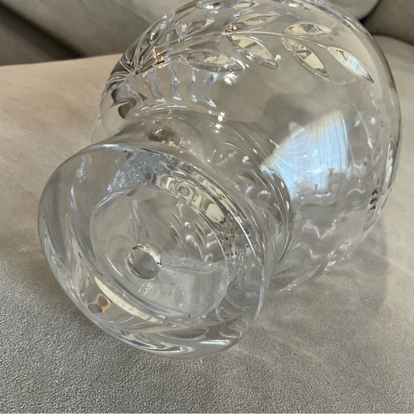 Vintage Crystal Cut Lead Glass Leaf Design Bud Vase - Picture 9 of 9